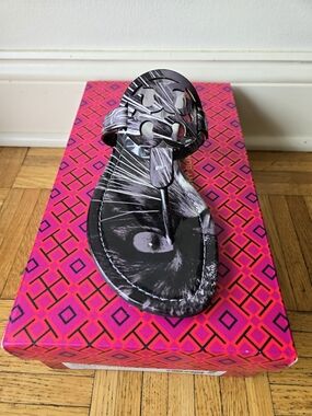 Brand New Tory Burch Black Cat Graphic Miller Thong Sandal